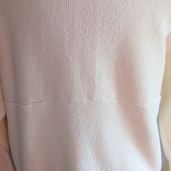 White Sweater Size XL - Picture 4 of 8